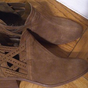 Boots Ankle (tan) Size (9) fairly new.